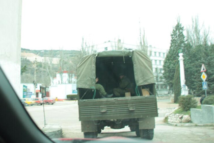 Украинских пограничников в Балаклаве блокировали российские военные