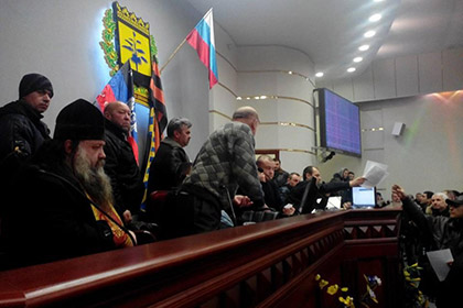 Донецкий облсовет призвал к референдуму о статусе региона