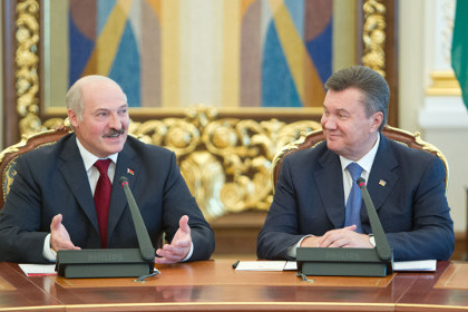 Глава МИД Белорусии рассказал о различиях между Януковичем и Лукашенко
