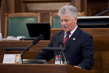 Латвийский депутат сдал мандат из-за «спайса» своего сына