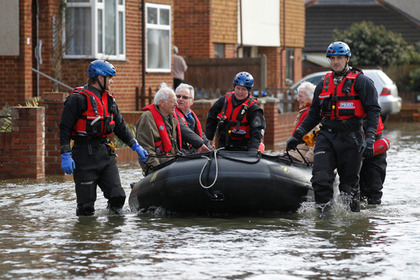 Наводнения в Великобритании принесут прибыль местным компаниям