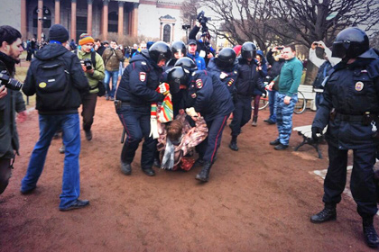 Петербургская полиция отчиталась о задержаниях на антивоенной акции