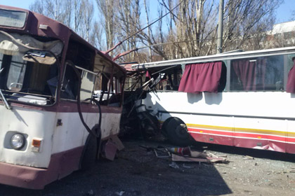 При столкновении автобуса и троллейбуса на Украине погибли пять человек