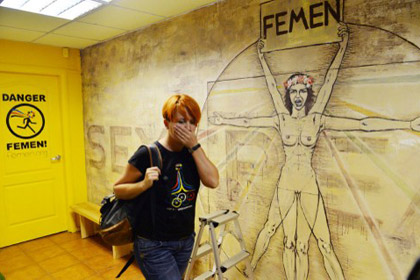 Швейцария отказала в политубежище основательнице Femen