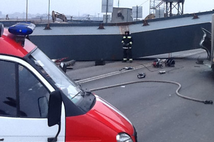 Трассу Москва-Петербург полностью перекрыли из-за обрушения моста