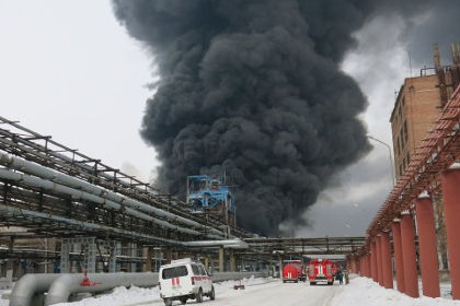 Тушение пожара на каучуковом заводе в Омске заняло неделю