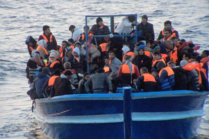 У берегов Крита потерпело крушение судно с 400 нелегальными мигрантами
