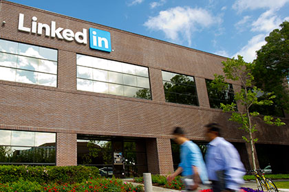 Число пользователей соцсети LinkedIn превысило 300 миллионов