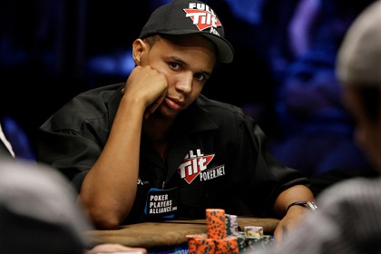 «Лучшего игрока в покер» обвинили в нечестной игре