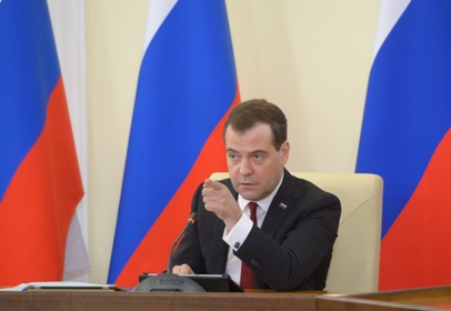 Медведев призвал госслужащих отдыхать в Крыму