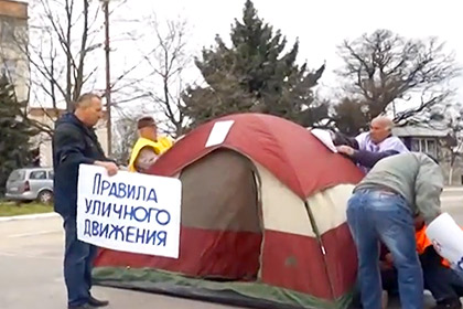 Молдавский мэр в знак протеста перекрыл дорогу
