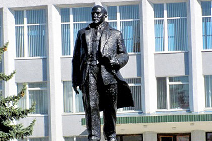 На Украине памятник Ленину переделают в Бандеру