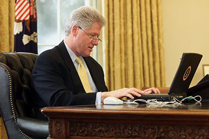 Ноутбук Билла Клинтона продан за 60 667 долларов
