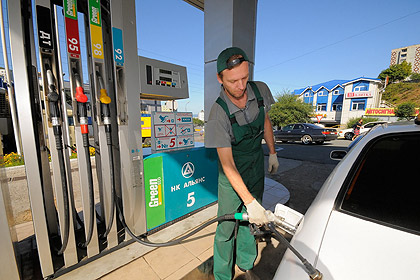 Оптовые цены на бензин подскочили в марте на шесть процентов