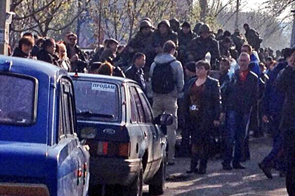 Пророссийские активисты в Краматорске захватили шесть армейских БТРов