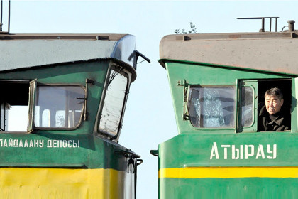 Семь человек госпитализированы после крушения поезда в Казахстане