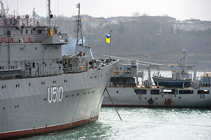 Украина утвердила график вывода своего флота из Крыма
