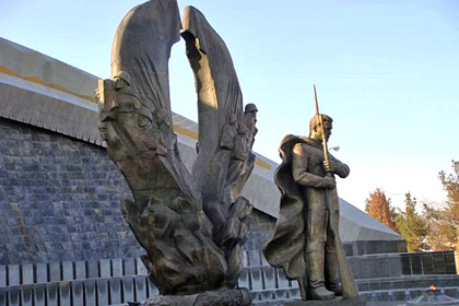 В Ашхабаде снесли памятник отцу Туркменбаши