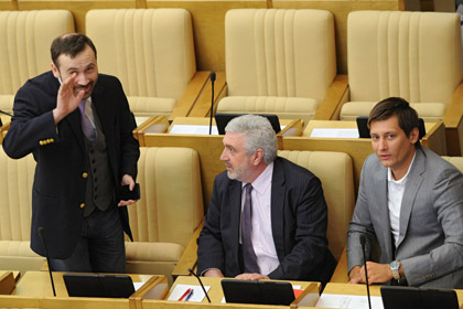 В Госдуме отказались лишить мандатов Пономарева и Гудкова