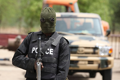 В Нигерии боевики похитили более ста школьниц