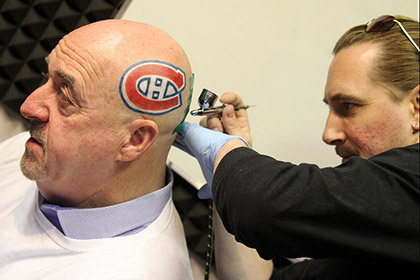 Канадский мэр сделал татуировку с эмблемой клуба НХЛ на голове