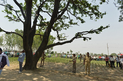 Полицейские задержаны по делу об изнасиловании и убийстве двух девочек в Индии