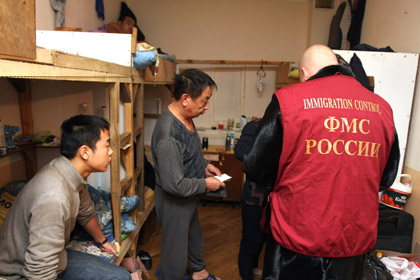 Правительство обяжет мигрантов сообщать о намерении работать в России