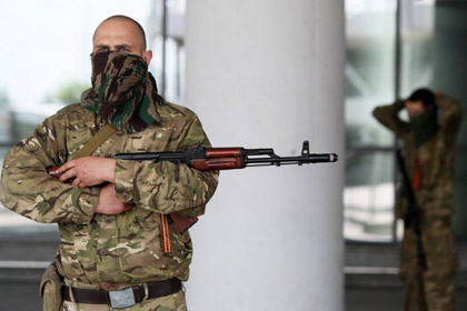 В аэропорту Донецка обстреляли группу журналистов