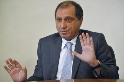 Бывший премьер Абхазии поддержит лидера оппозиции на выборах президента