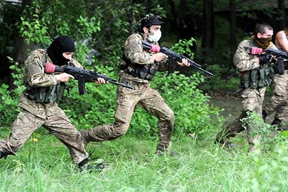 Ополченцы в Донецке пошли на штурм войсковой части