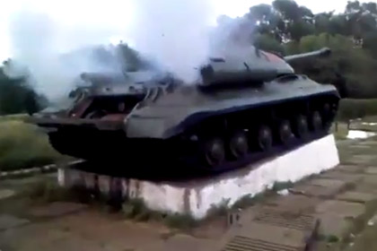 Украинских военных атаковал танк-памятник «Иосиф Сталин»