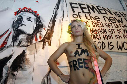 Активистки Femen оголили грудь назло шведскому премьеру
