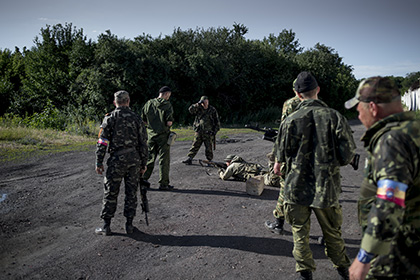 Два человека подорвались на мине возле луганского аэропорта