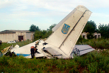 Экипаж сбитого украинского Ан-26 попал в плен к ополченцам