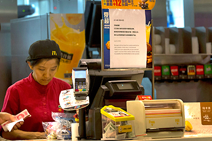 «Макдоналдс» приостановил продажу мясных бургеров в Китае
