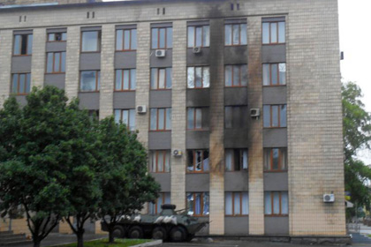 В Артемовске обстреляли здание горсовета
