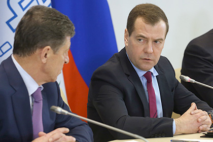 Медведев поручил проверить туроператоров