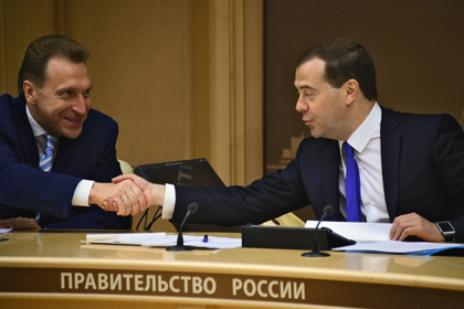 Медведев поручил Шувалову и Дворковичу следить за ценами на продукты