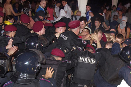 На милиционеров завели дело за избиение радикалов в Одессе