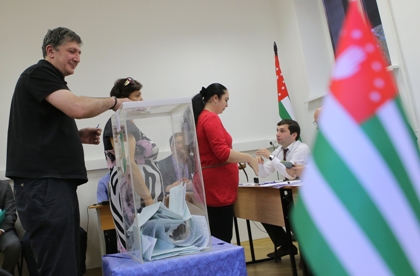 На выборах президента Абхазии открылись все избирательные участки