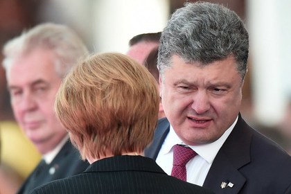 Порошенко пригласил Меркель на Украину