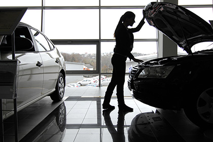 Продажи автомобилей в России упали на 23 процента