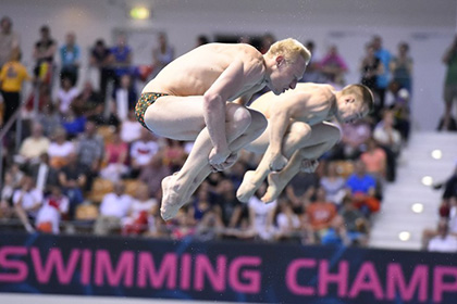Россияне выиграли золото ЧЕ в синхронных прыжках в воду