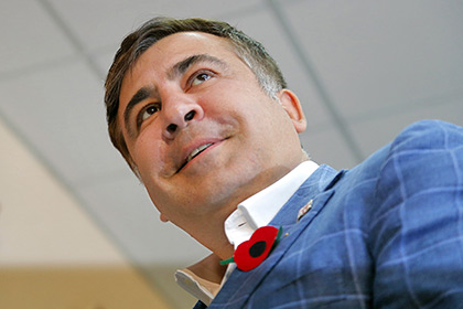 Саакашвили вернул купленные на бюджетные средства костюмы и пальто