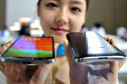 Samsung запатентовала изогнутый смартфон и часы с круглым экраном