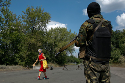 Силовикам разрешили задерживать людей в Донбассе без суда на 30 суток
