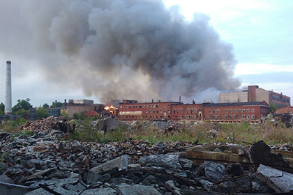 В Москве загорелся завод «Серп и молот»