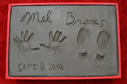 Мел Брукс оставил в Голливуде шестипалый отпечаток руки