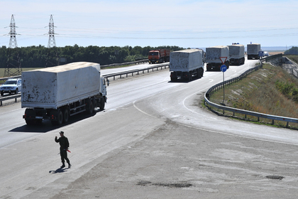 Третий гуманитарный конвой пересек границу с Украиной
