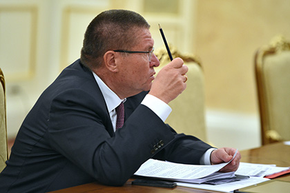 Улюкаев заявил о снижении беспошлинного порога интернет-торговли до 500 евро